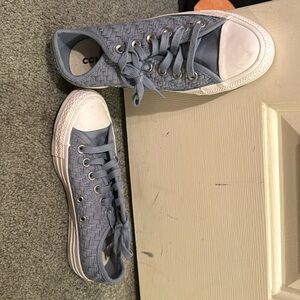 Like new converse sneakers